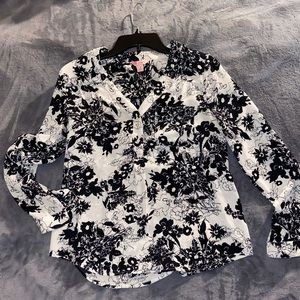 Long sleeve light dress shirt.